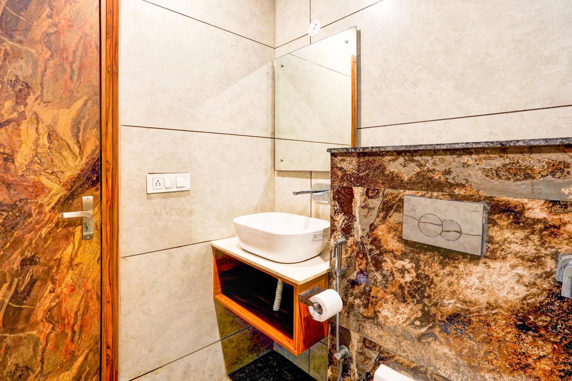 Aerotech Plaza Hotel New Delhi