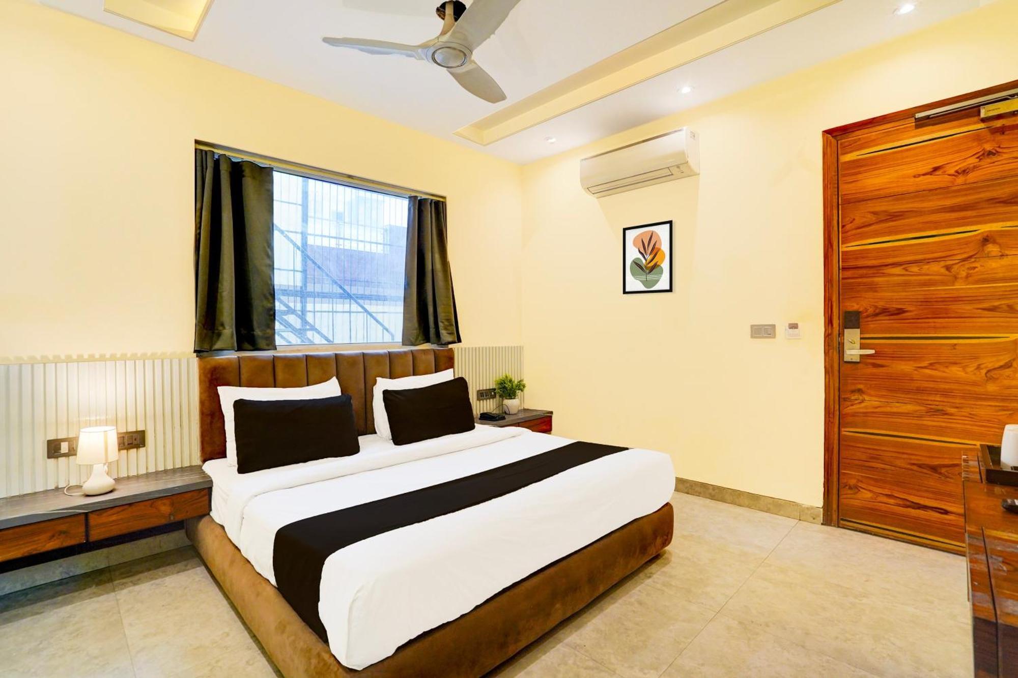 Aerotech Plaza Hotel 4*